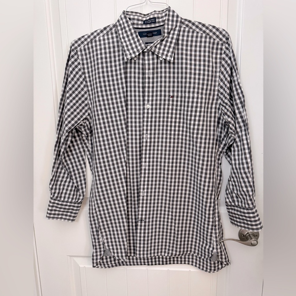 Men's gray and White Checkered Shirt long sleeve button down. Neck 15.5